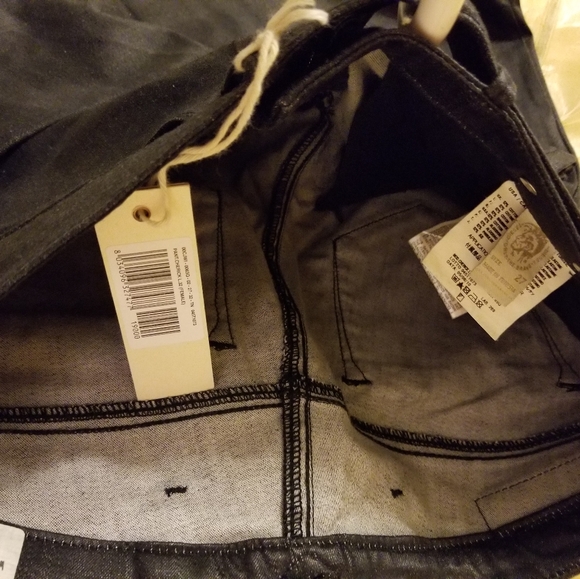 "NWT" DIESEL JEANS - Picture 3 of 8